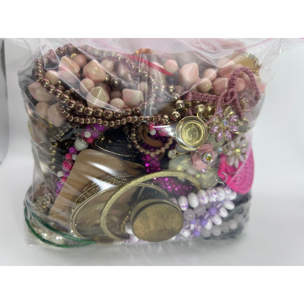 4 LB 1.5 OZ MIXED COSTUME JEWELRY LOT – GOLD TONE, PINK, RED & MORE